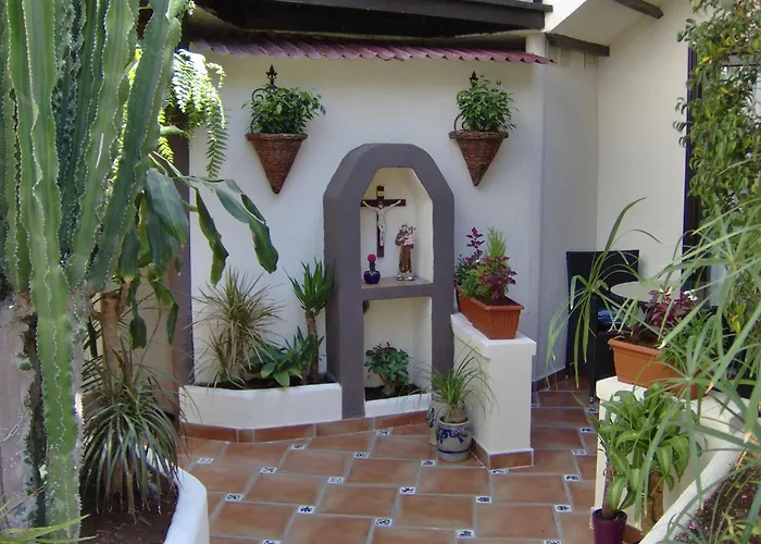 شقة Rustic With Small Patio-terrace