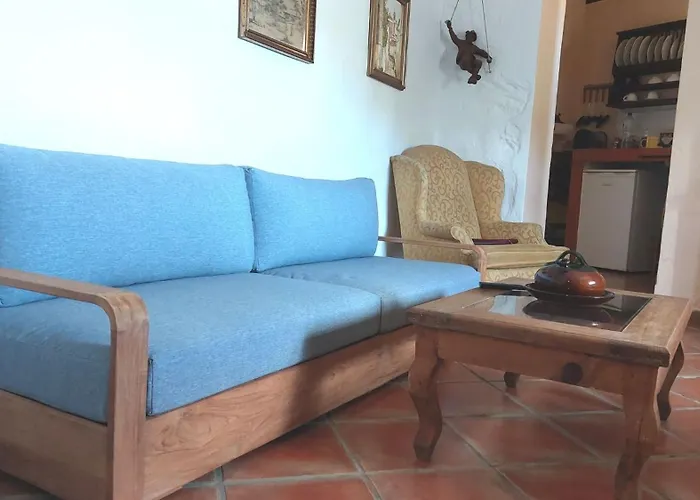 شقة Rustic With Small Patio-terrace *