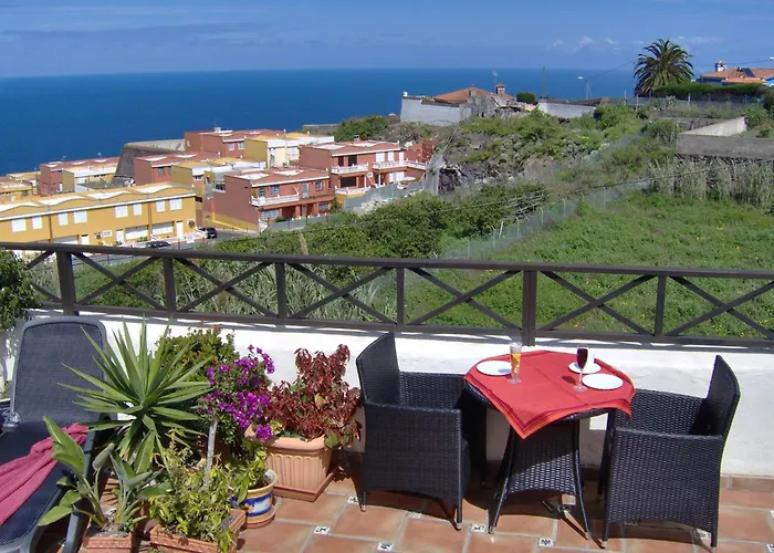 Rustic With Small Patio-terrace شقة