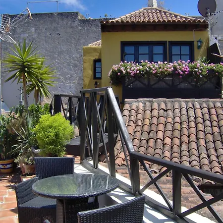 Rustic With Small Patio-terrace アパート *