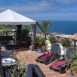Rustic With Small Patio-terrace Daire *