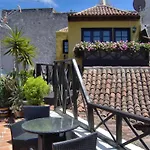 Rustic With Small Patio-terrace Daire *