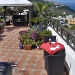 Daire Rustic With Small Patio-terrace