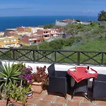 Rustic With Small Patio-terrace Daire