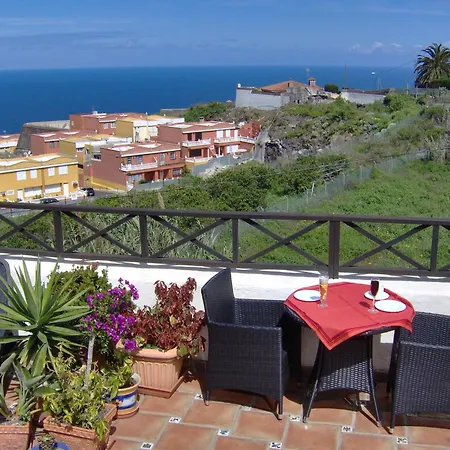 Rustic With Small Patio-terrace شقة